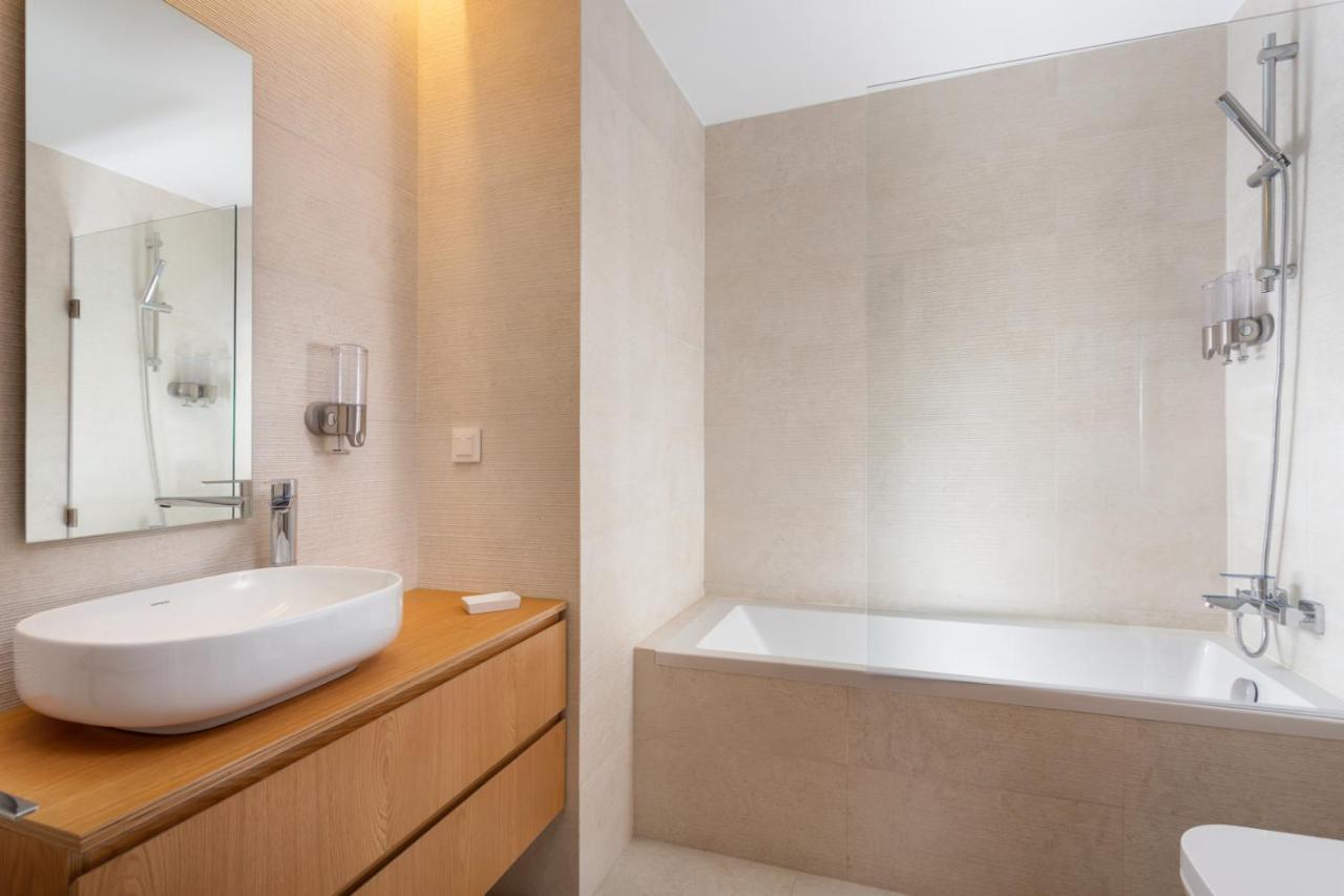 Stupendo- Two Rooms, Patio With Refreshing Pond-Center-Air Conditioning-Free Park Лісабон Екстер'єр фото
