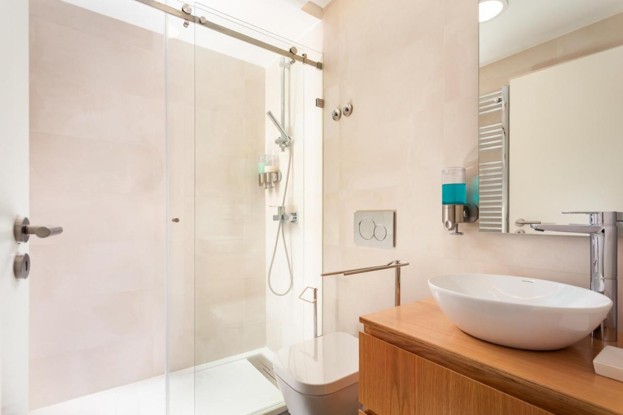 Stupendo- Two Rooms, Patio With Refreshing Pond-Center-Air Conditioning-Free Park Лісабон Екстер'єр фото